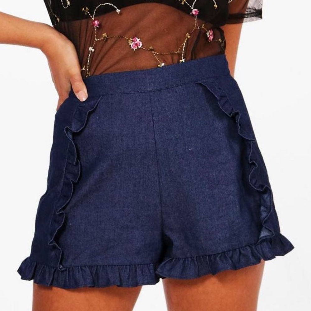 Boohoo Raine Ruffle Shorts - Picture 2 of 3